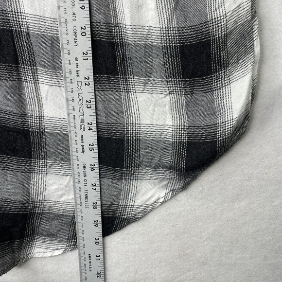 Torrid 2 Women’s Plus Size 2X Black & White Plaid Button Down Shirt Top - Picture 6 of 14